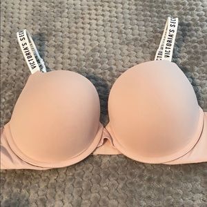 Victoria’s Secret t-shirt push up bra